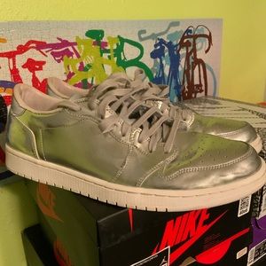 Jordan 1 low OG metallic silver